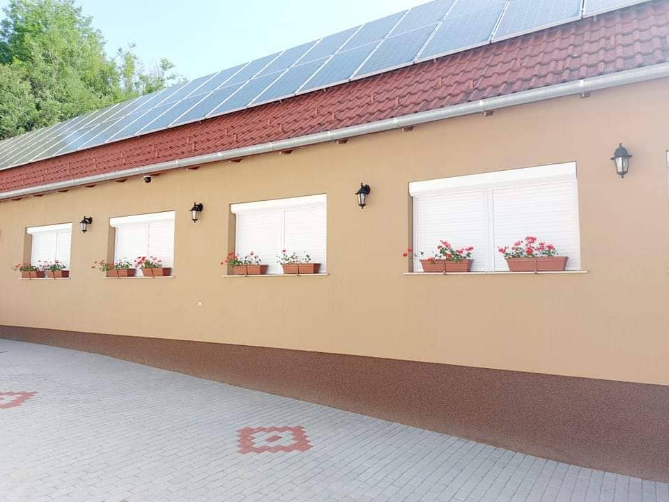 Bonyhádon redőny beépítés családi házra